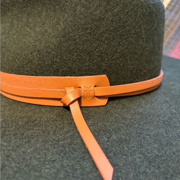 Frye green hat with leather Band - Picture 2 of 5